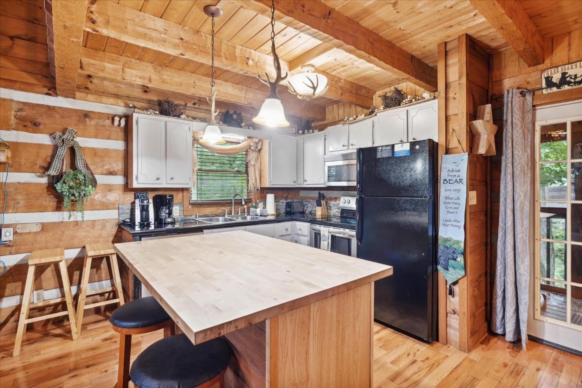 A Charming Cabin, Pool, Firepit, Hot Tub-Jacuzzi Gatlinburg Eksteriør billede